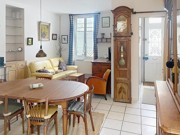 MAISON DE VILLE 2 CHAMBRES ET BUREAU A COGNAC