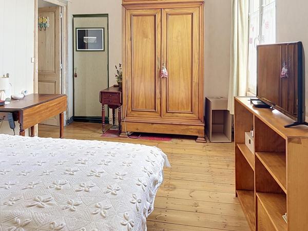 MAISON DE VILLE 2 CHAMBRES ET BUREAU A COGNAC