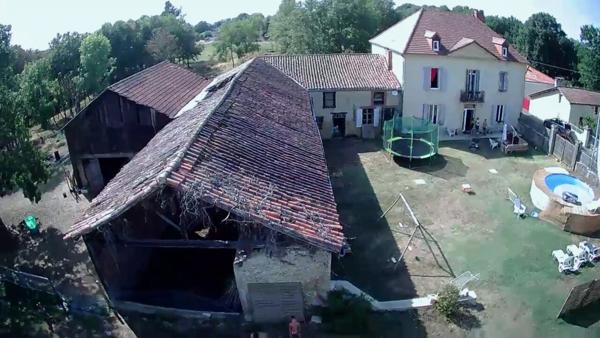 ANCIEN CORPS DE FERME SUR 13356 M² A DEUX DU VILLAGE