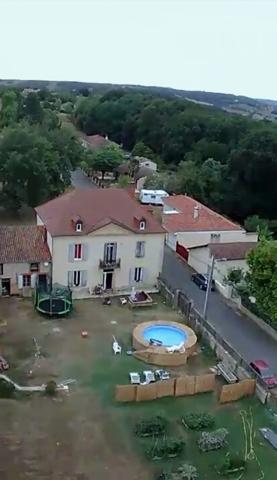 ANCIEN CORPS DE FERME SUR 13356 M² A DEUX DU VILLAGE