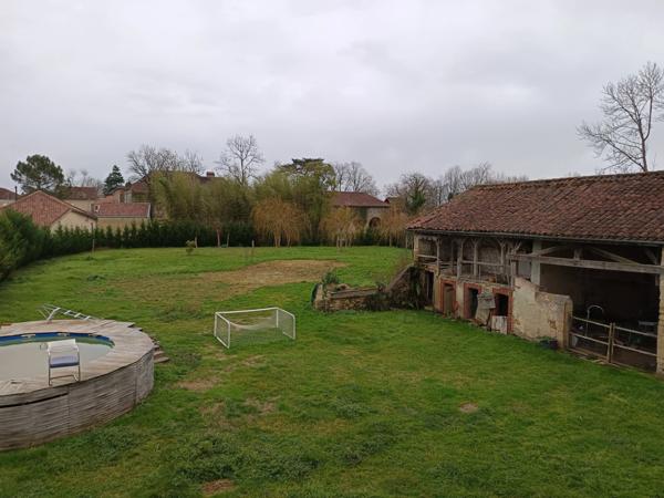 ANCIEN CORPS DE FERME SUR 13356 M² A DEUX PAS DU VILLAGE