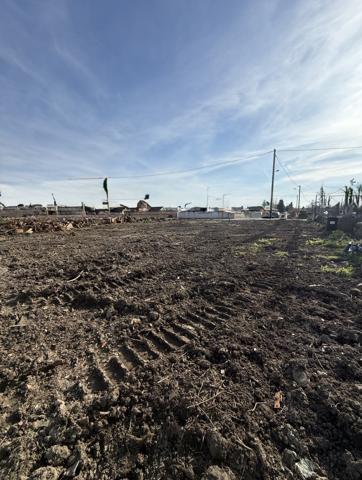 Terrain
        
        - 1000 m² 420 000 € *
