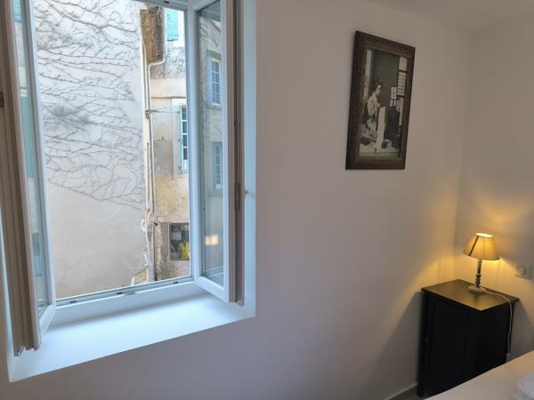Bonnieux (84480) BONNIEUX 84480 CENTRE VILLAGE /DUPLEX VUE REMARQUABLE 2 APPARTEMENTS NEUFS +MURS COMMERCIAUX+ LOCAL