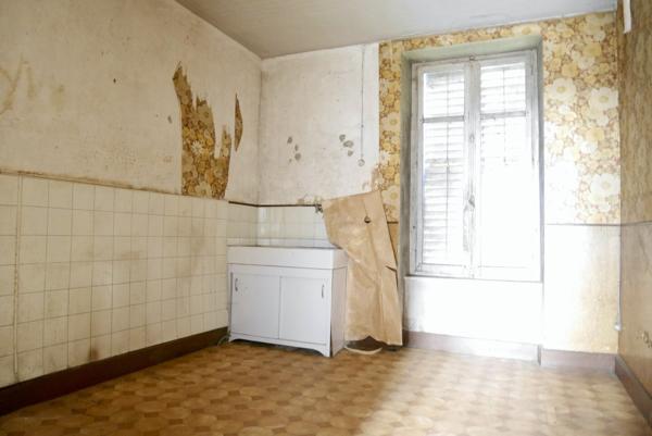 MAISON A RENOVER AVEC DEPENDANCE ET JARDIN