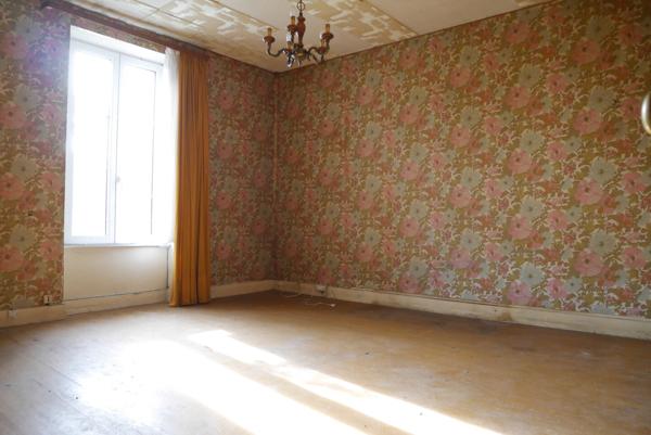 MAISON A RENOVER AVEC DEPENDANCE ET JARDIN