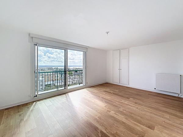 Appartement T4, dernier etage avec ascenseur, balcon et vue rade - Brest - Pilier Rouge