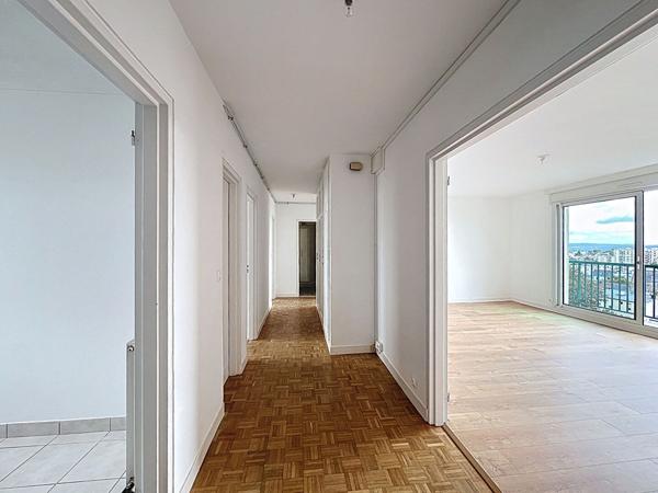 Appartement T4, dernier etage avec ascenseur, balcon et vue rade - Brest - Pilier Rouge