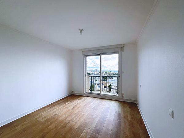 Appartement T4, dernier etage avec ascenseur, balcon et vue rade - Brest - Pilier Rouge