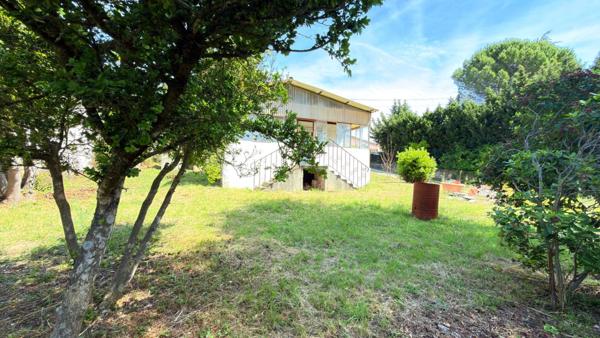Villemoustaussou ! Maison à RENOVER sur 1100m² de terrain constructible