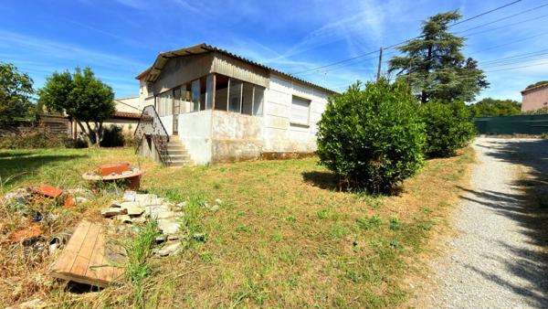 Villemoustaussou ! Maison à RENOVER sur 1100m² de terrain constructible