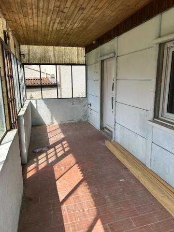 Villemoustaussou ! Maison à RENOVER sur 1100m² de terrain constructible