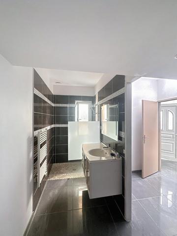 MAISON DUPLEX 84 m2 - 3 CHAMBRES - PARKING ET EXTERIEUR - BAS CENON