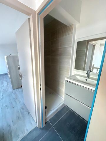 MAISON DUPLEX 84 m2 - 3 CHAMBRES - PARKING ET EXTERIEUR - BAS CENON