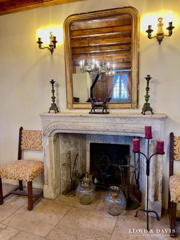 CHÂTEAU MÉDIÉVAL – VUE DOMINANTE – ACTIVITÉ GÎTES et RÉCEPTION