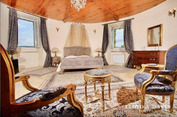 CHÂTEAU MÉDIÉVAL – VUE DOMINANTE – ACTIVITÉ GÎTES et RÉCEPTION