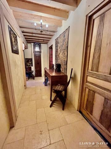 CHÂTEAU MÉDIÉVAL – VUE DOMINANTE – ACTIVITÉ GÎTES et RÉCEPTION