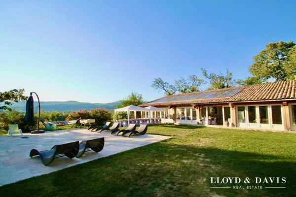 CHÂTEAU MÉDIÉVAL – VUE DOMINANTE – ACTIVITÉ GÎTES et RÉCEPTION