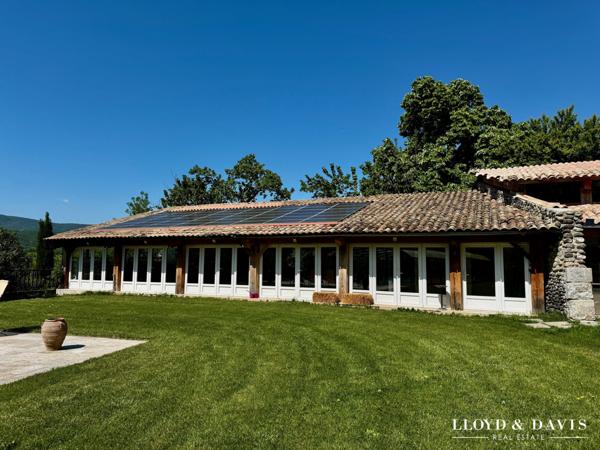 CHÂTEAU MÉDIÉVAL – VUE DOMINANTE – ACTIVITÉ GÎTES et RÉCEPTION