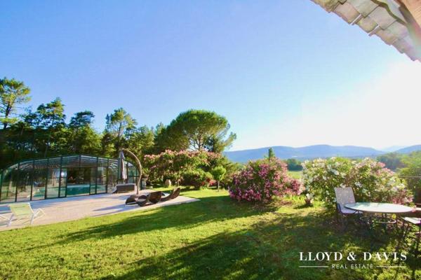 CHÂTEAU MÉDIÉVAL – VUE DOMINANTE – ACTIVITÉ GÎTES et RÉCEPTION