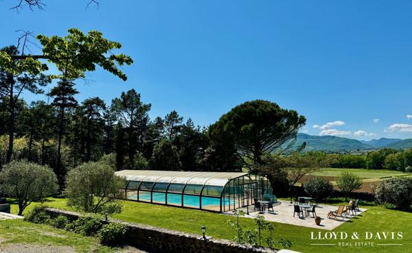 CHÂTEAU MÉDIÉVAL – VUE DOMINANTE – ACTIVITÉ GÎTES et RÉCEPTION