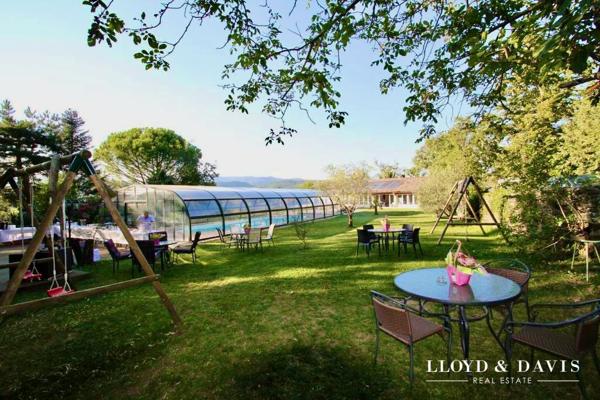 CHÂTEAU MÉDIÉVAL – VUE DOMINANTE – ACTIVITÉ GÎTES et RÉCEPTION