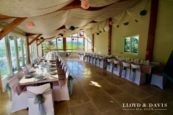 CHÂTEAU MÉDIÉVAL – VUE DOMINANTE – ACTIVITÉ GÎTES et RÉCEPTION