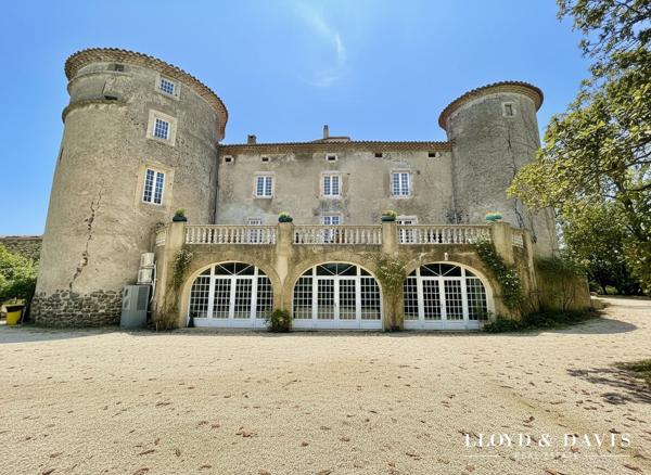 CHÂTEAU MÉDIÉVAL – VUE DOMINANTE – ACTIVITÉ GÎTES et RÉCEPTION
