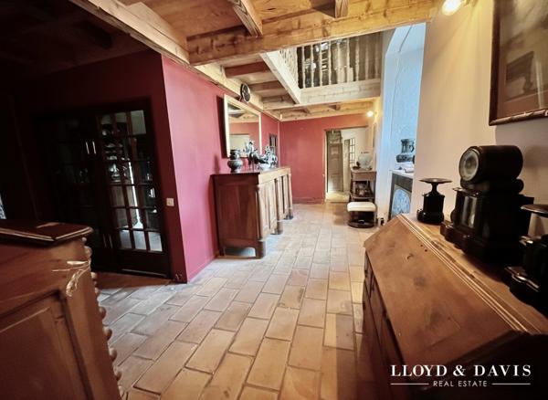 CHÂTEAU MÉDIÉVAL – VUE DOMINANTE – ACTIVITÉ GÎTES et RÉCEPTION