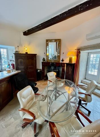 CHÂTEAU MÉDIÉVAL – VUE DOMINANTE – ACTIVITÉ GÎTES et RÉCEPTION