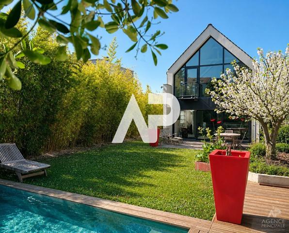 Maison Rueil Malmaison 6 pièce(s) 226.50 m2 1 350 000 € **  - Référence  20145