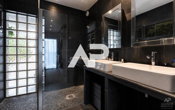 Maison Rueil Malmaison 6 pièce(s) 226.50 m2 1 350 000 € **  - Référence  20145