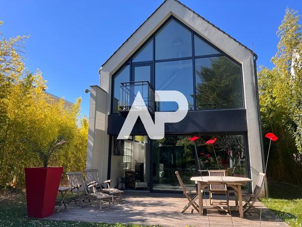 Maison Rueil Malmaison 6 pièce(s) 226.50 m2 1 350 000 € **  - Référence  20145