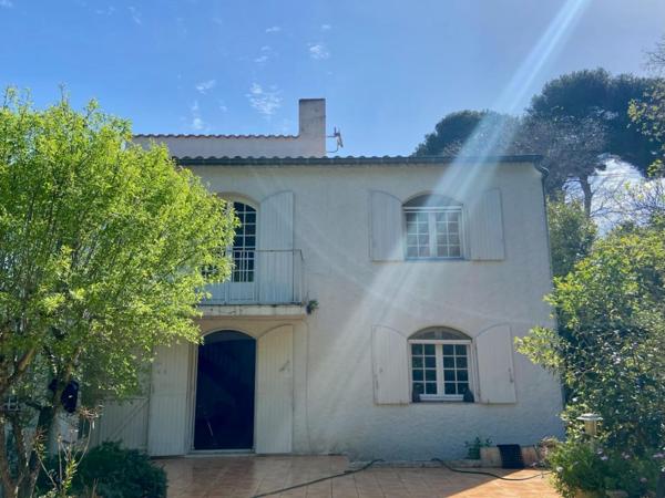 Rare au Mont Saint-Clair : maison divisible, 216 m², jardin et piscine