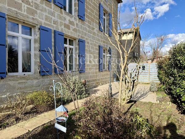 Imposante maison de village aux volumes exceptionnels avec fort potentiel d’aménagement