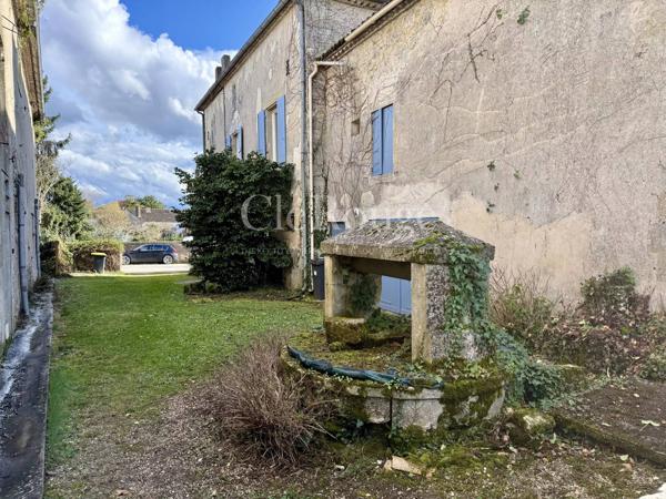 Imposante maison de village aux volumes exceptionnels avec fort potentiel d’aménagement