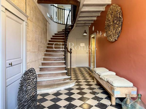 Imposante maison de village aux volumes exceptionnels avec fort potentiel d’aménagement