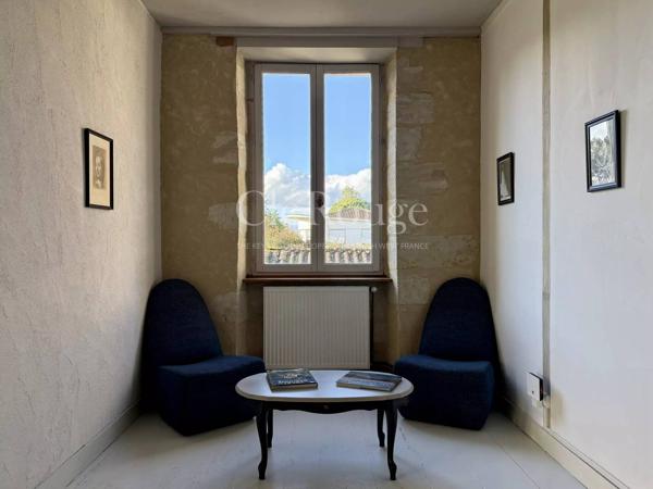 Imposante maison de village aux volumes exceptionnels avec fort potentiel d’aménagement