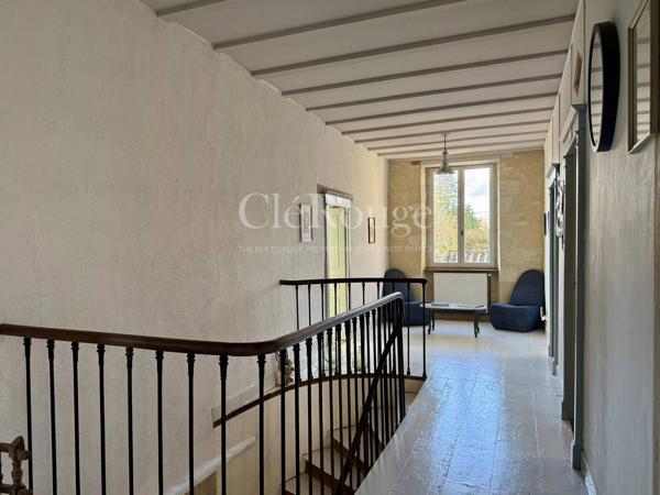 Imposante maison de village aux volumes exceptionnels avec fort potentiel d’aménagement