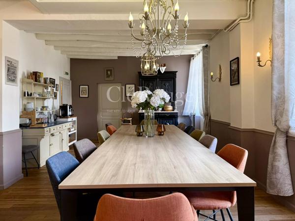 Imposante maison de village aux volumes exceptionnels avec fort potentiel d’aménagement