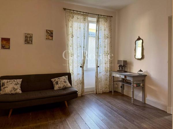 Imposante maison de village aux volumes exceptionnels avec fort potentiel d’aménagement