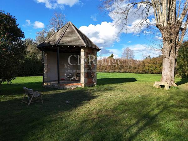 Imposante maison de village aux volumes exceptionnels avec fort potentiel d’aménagement