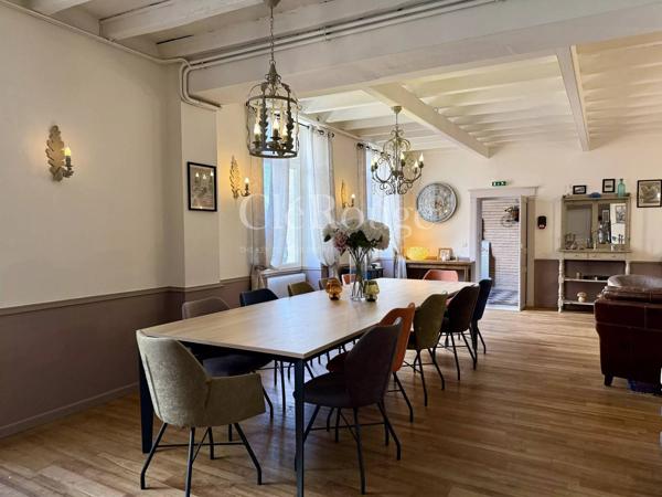 Imposante maison de village aux volumes exceptionnels avec fort potentiel d’aménagement