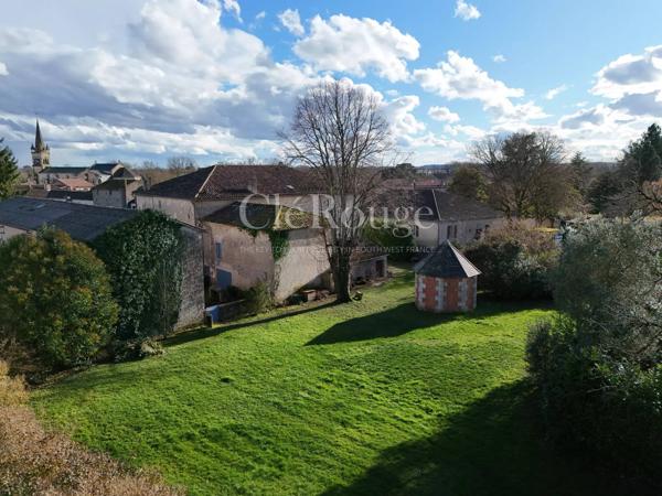 Imposante maison de village aux volumes exceptionnels avec fort potentiel d’aménagement