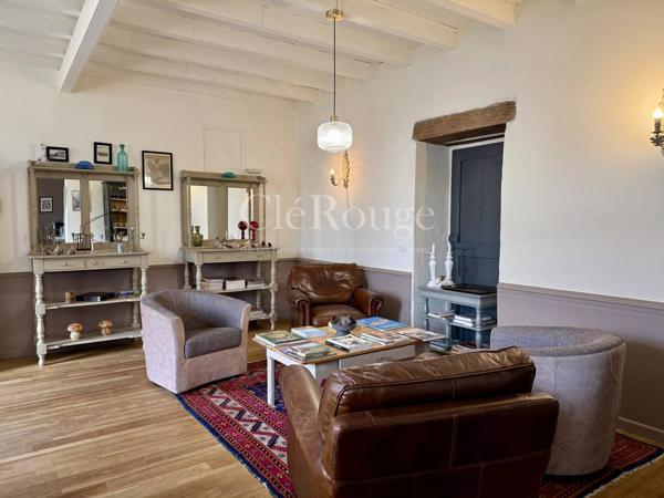 Imposante maison de village aux volumes exceptionnels avec fort potentiel d’aménagement