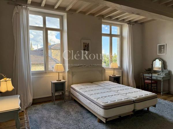 Imposante maison de village aux volumes exceptionnels avec fort potentiel d’aménagement
