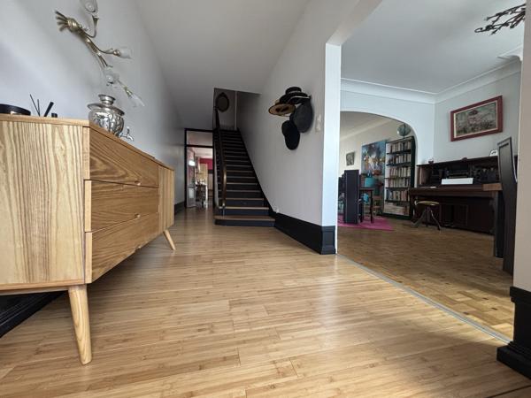 MAISON 5 CHAMBRES AVEC LOGEMENT INDÉPENDANT CENTRE VILLE AVEC GRAND JARDIN