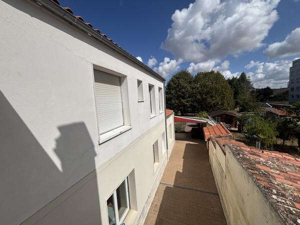 MAISON 5 CHAMBRES AVEC LOGEMENT INDÉPENDANT CENTRE VILLE AVEC GRAND JARDIN