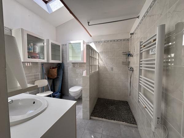MAISON 5 CHAMBRES AVEC LOGEMENT INDÉPENDANT CENTRE VILLE AVEC GRAND JARDIN