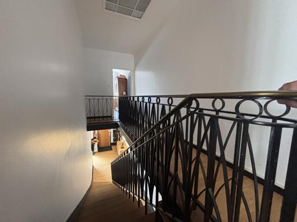 MAISON 5 CHAMBRES AVEC LOGEMENT INDÉPENDANT CENTRE VILLE AVEC GRAND JARDIN