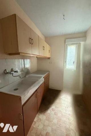 A VENDRE, CENTRE VILLE DE MORLAIX
Appartement de  type T1 se composant: entrée, salle d'eau av...